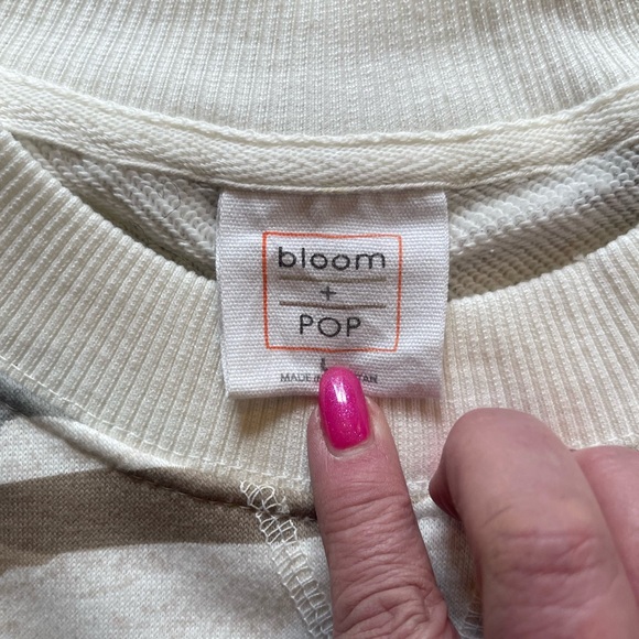 Cream and Brown Crewneck Sweater - Picture 3 of 3